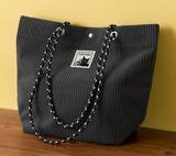 「「カフェ･ベローチェ」の福袋、黒ねこデザインの美濃焼マグカップ&小皿、フードメニュー引換券などセットに」の画像1