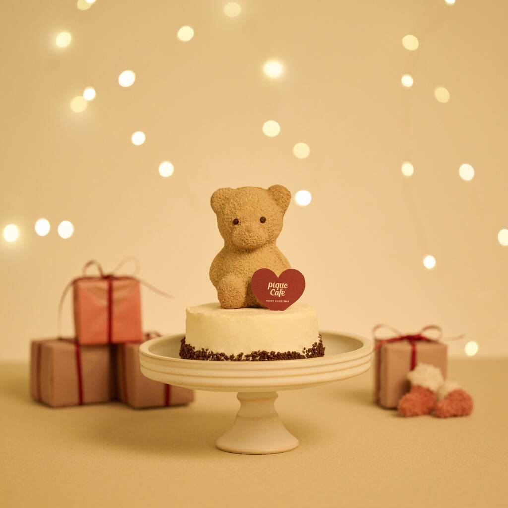 ジェラピケカフェのクリスマスケーキ2023「ピケベアチョコレートケーキ」予約販売、ふわふわの毛並みをチョコムースで表現/ジェラート ピケ カフェ