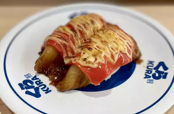 「“ワンピースフィルムレッド×くら寿司”コラボメニュー「あぶりREDチーズ イベリコ豚大とろ」「ルフィのRED骨付き肉」「ゴムゴムの実風アイスもなか」発売」の画像