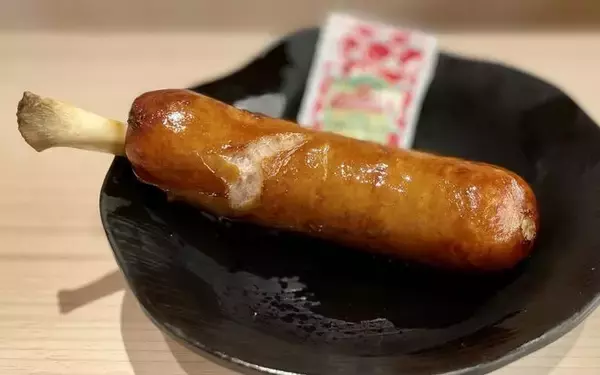 「“ワンピースフィルムレッド×くら寿司”コラボメニュー「あぶりREDチーズ イベリコ豚大とろ」「ルフィのRED骨付き肉」「ゴムゴムの実風アイスもなか」発売」の画像