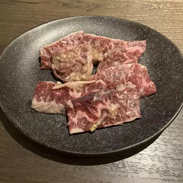 「牛角、グランドメニューをリニューアル/カルビ・ハラミの味付けを変更、油そば・麻辣湯・ドーナツも新登場【10月23日から】」の画像