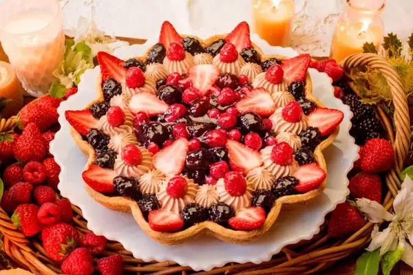 「紅ほっぺ・あまおう・きらぴ香など…クリスマス限定のイチゴタルトなど6日間限定で販売【キル フェ ボンのクリスマス】」の画像