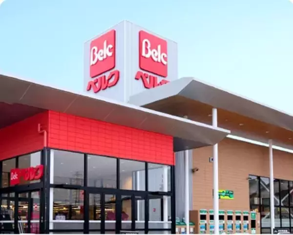 「巨人の小指（実寸？）メンチカツ、巨人級かき揚げ丼…ベルクが「進撃の巨人」とのコラボ商品を販売【画像あり】」の画像