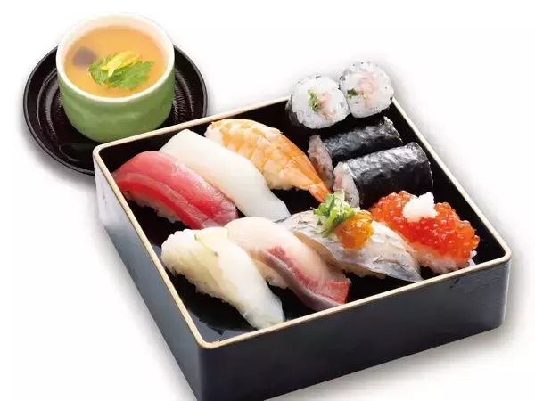 「にぎりの徳兵衛「ぶりと北海祭り」/えび味噌とお頭の素揚げ付きの『ぼたん海老』や高級白身『きんき』、北海道産『ひらめ』など」の画像