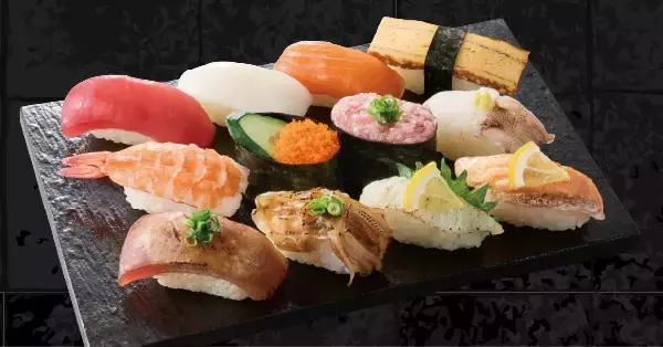 【小僧寿し】12貫970円の炙り寿司セットなど、「旨さ引き立つ『炎の炙り食べ比べ』」開催【平日限定】