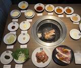 「牛角が2026年春夏メニューを刷新　トッピング･タレを16種に拡充、“醤ダレ”カルビ復活、新メニューも登場【4月23日から】」の画像1