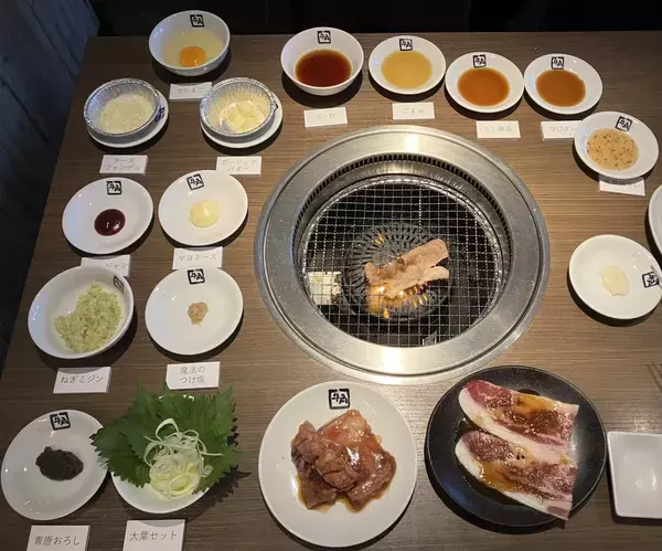 牛角が2026年春夏メニューを刷新　トッピング･タレを16種に拡充、“醤ダレ”カルビ復活、新メニューも登場【4月23日から】