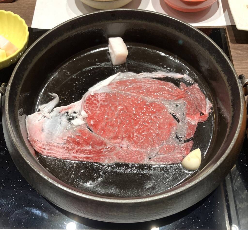 木曽路、しゃぶしゃぶ肉を鉄板で味わう新提案「焼きしゃぶ」発売 / 2種のたれで楽しむ夏限定メニュー3,900円～