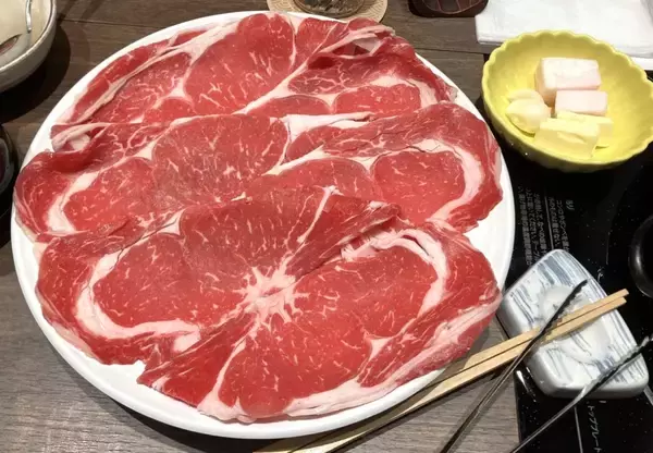「木曽路、しゃぶしゃぶ肉を鉄板で味わう新提案「焼きしゃぶ」発売 / 2種のたれで楽しむ夏限定メニュー3,900円～」の画像