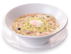 幸楽苑、カルボナーラ×醤油スープの新感覚ラーメン発売　「濃厚クリーミーカルボ醤油」温玉付き890円