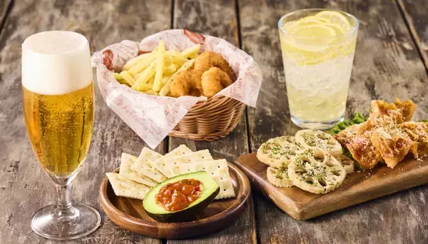 16時以降限定!国産フレッシュパクチー×ガーリックシュリンプのサラダ発売【フレッシュネスバーガー】