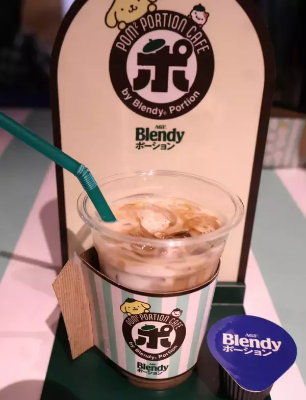 「味の素AGF、「ブレンディ」ポーションで夏のアイス飲用提案　六本木でポムポムプリンコラボカフェ」の画像