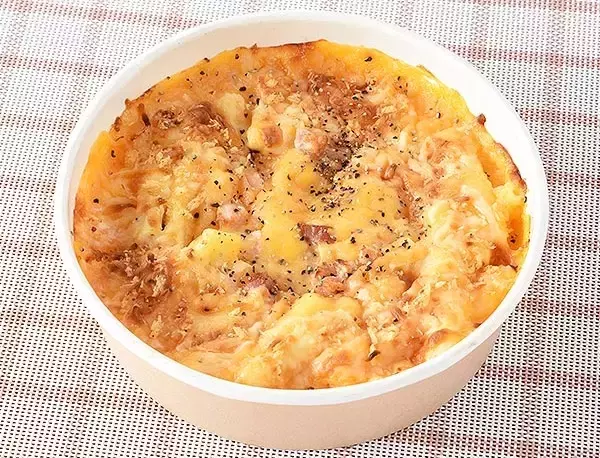 「ファミマ“とろ～り濃厚”な「マッケンチーズグラタン」「クラムチャウダー」など6品発売」の画像