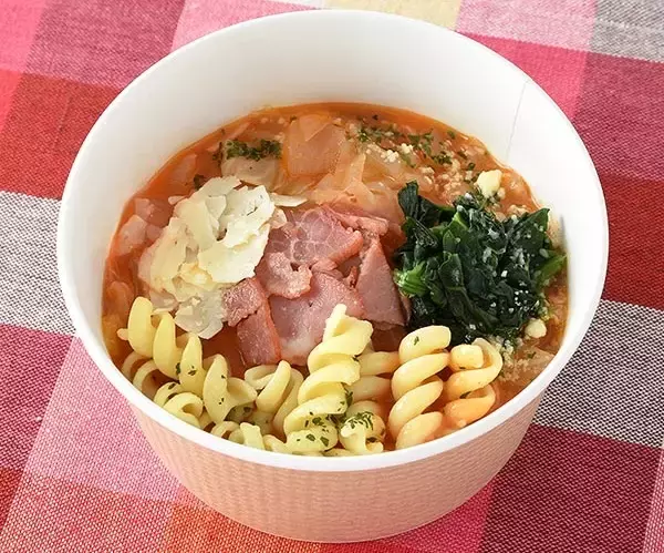 「ファミマ“とろ～り濃厚”な「マッケンチーズグラタン」「クラムチャウダー」など6品発売」の画像