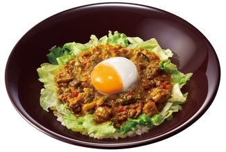 【すき家】スパイシーな味わいで暑くなる時期にもピッタリ「スパイシーキーマカレー丼」が今年も登場