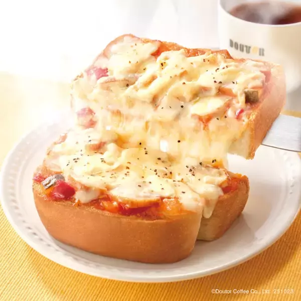 「ドトール、とろけるチーズ×ピリ辛マヨの「ホットモーニング スモークチキン&トマト」発売/「パリパリチョコキャラメルミルクレープ」も再発売」の画像