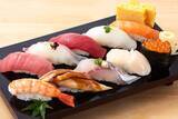 「寿司盛り合わせが“半額”に　3100円→1550円、3480円→1740円　新店オープン【築地日本海 築地本店】」の画像1