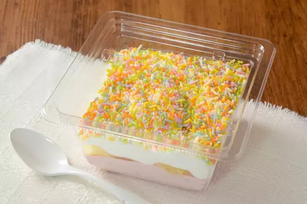 「【ローソン】週末限定『よくばりスイーツ』4品発売、重量感のある「クリームケーキ」「モンブラン」など金･土･日のみ納品」の画像