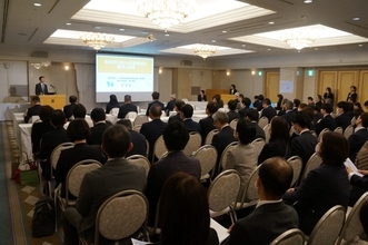 給食から病院経営改善する動き、全国共通献立や加工食品の活用、ロボットも