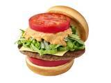 「モスバーガーから“赤い”ハンバーガー2種が登場　「熊本県産トマト」で国産牛パティを豪快に挟んだ」の画像1