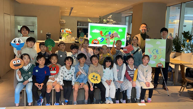 大塚製薬が食育ゲームアプリ「もぐもぐタウン」の配信開始、食事をカメラで撮って食材を学ぶ