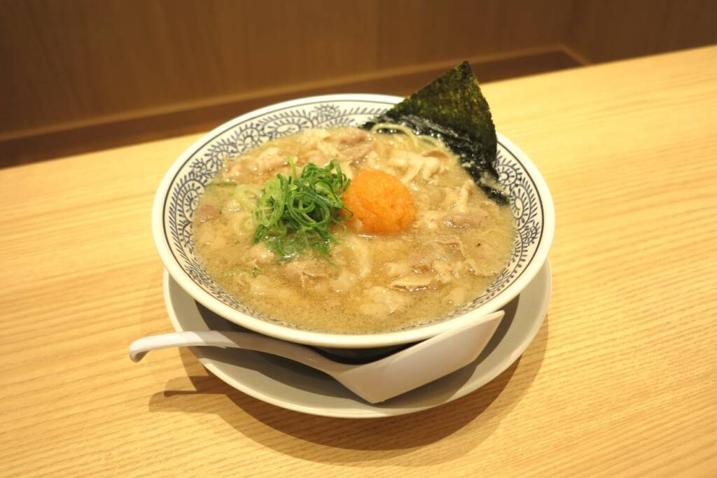 丸源ラーメン、ボリューム満点の油そば再登場　熟成醤油の濃厚な味わい