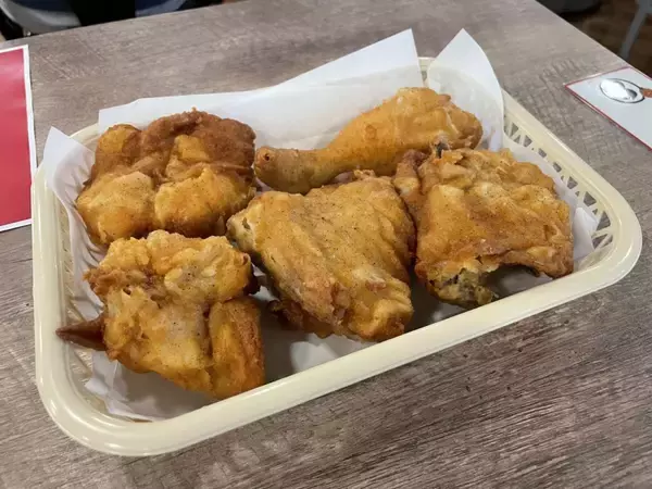 「ケンタッキー、全国1400店で生肉から一本一本調理　カーネルも認めた「日本のチキン」支える現場」の画像