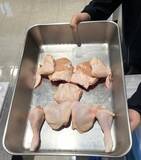 「ケンタッキー、全国1400店で生肉から一本一本調理　カーネルも認めた「日本のチキン」支える現場」の画像4