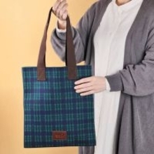 【カルディ】ニット素材のバッグに食品5点が入った「ウィンターバッグ」発売