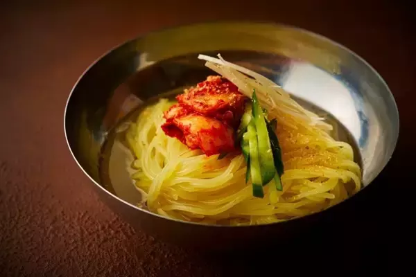 「厚切りタン1,399円→699円、特選和牛ハラミユッケ1,699円→849円、ハイボール90円（何杯でも）、人気焼肉店が半額祭開催【食事券の特典もあり】」の画像