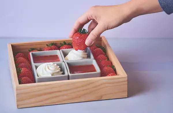 「イチゴイチゴイチゴ…“イチゴ尽くし”のスイーツビュッフェ「ストロベリーにメロメロ」開催」の画像