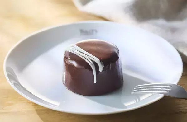 「【タリーズコーヒー】バレンタインシーズン限定ドリンク発売  / 「ホワイトショコラオランジュラテ」、チェリーボンボンミルクティーなど」の画像