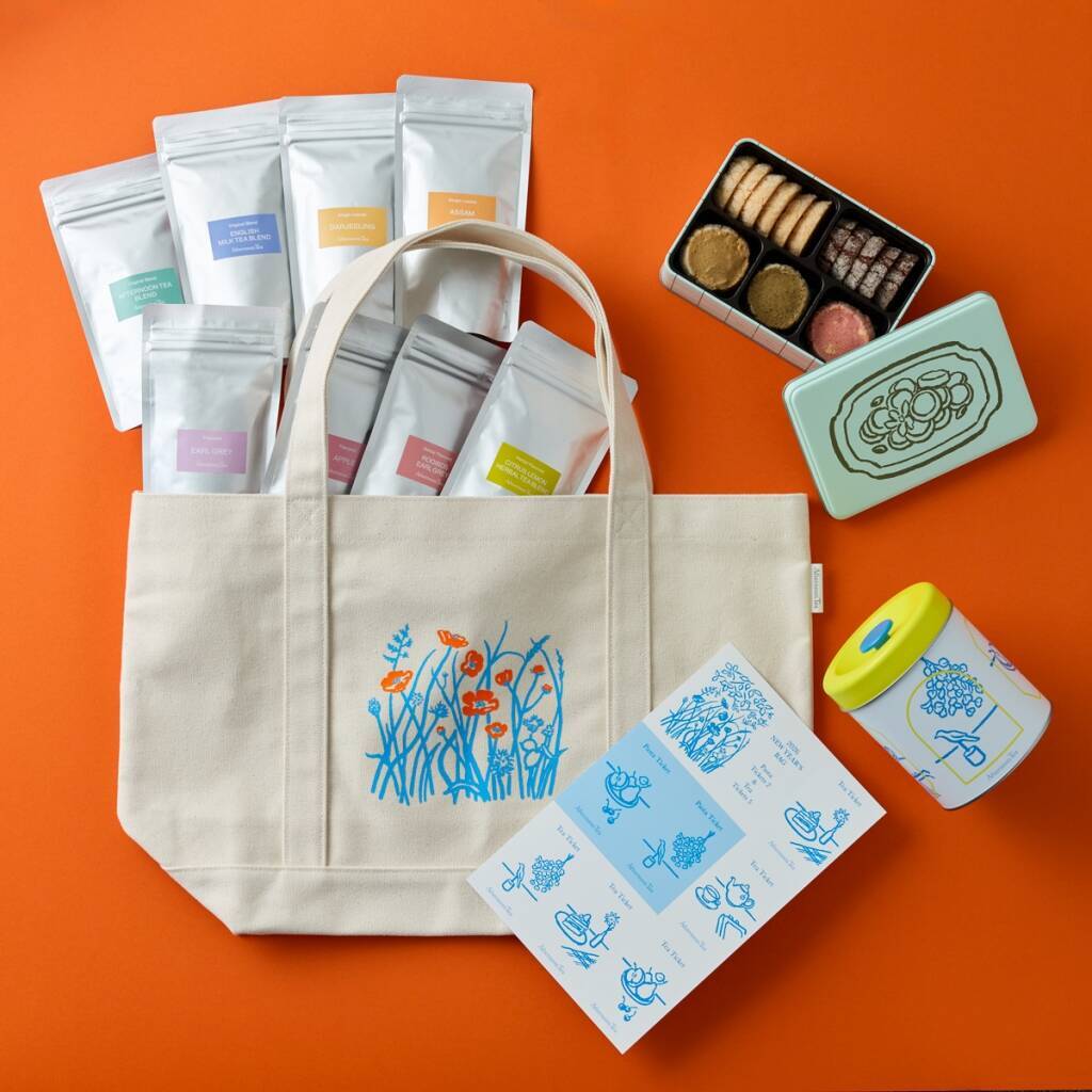 【福袋】Afternoon Tea、バッグに紅茶とクッキーを詰め合わせ 「ニューイヤーズバッグ2026」予約販売【ティールーム】