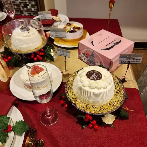 「コンビニ大手３社のクリスマス戦略 / 「物価高騰」の影響でクリスマス市場は縮小傾向に」の画像