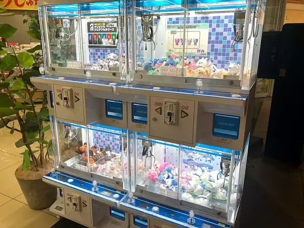 「【ローソン】約1300店舗で展開するクレーンゲーム、景品「からあげクン ミニぬいぐるみマスコット」が好評」の画像