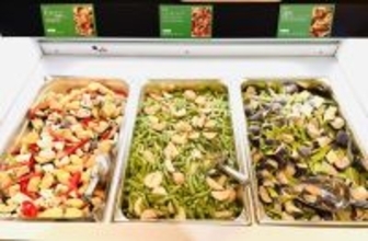 【Greenspoon】冷凍弁当新シリーズ「DELI BENTO」の体験型イベントを開催、スコップで野菜をすくって自分だけの弁当を