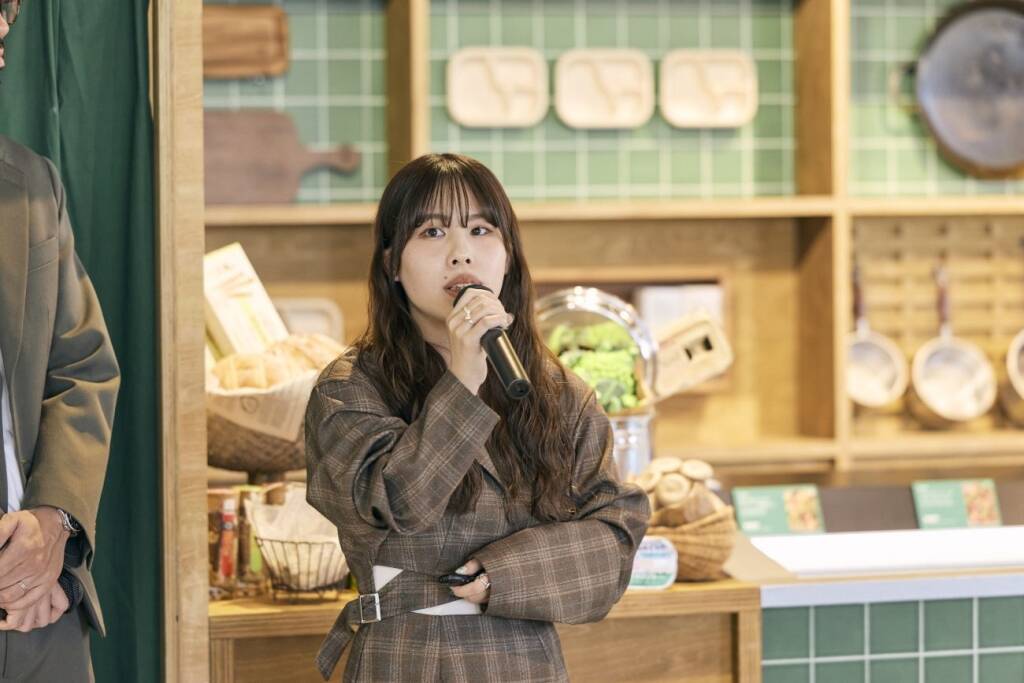 【Greenspoon】冷凍弁当新シリーズ「DELI BENTO」の体験型イベントを開催、スコップで野菜をすくって自分だけの弁当を