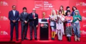 ワールドカップトロフィーを日本で披露、コカ・コーラ主催 JFA宮本会長とXGが登壇、専用機で来日