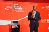 「ワールドカップトロフィーを日本で披露、コカ・コーラ主催 JFA宮本会長とXGが登壇、専用機で来日」の画像2
