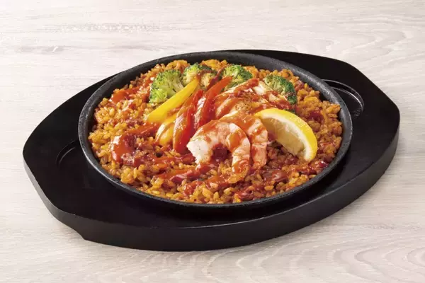 「日清食品「完全メシ」100億円ブランドへ　新たにパンや外食分野に進出 / デニーズとのコラボメニューも新登場」の画像