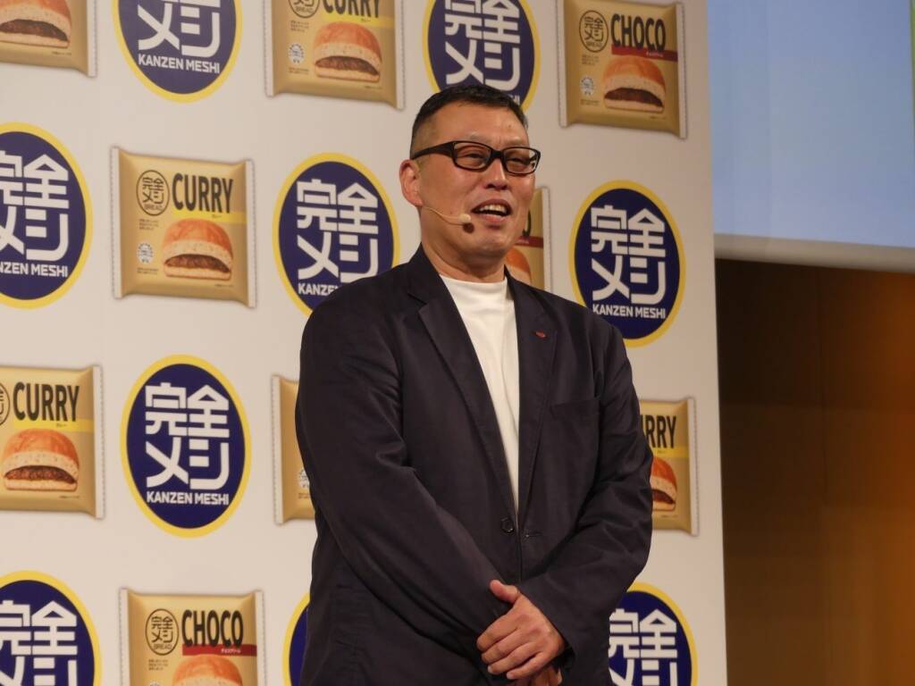 日清食品「完全メシ」100億円ブランドへ　新たにパンや外食分野に進出 / デニーズとのコラボメニューも新登場