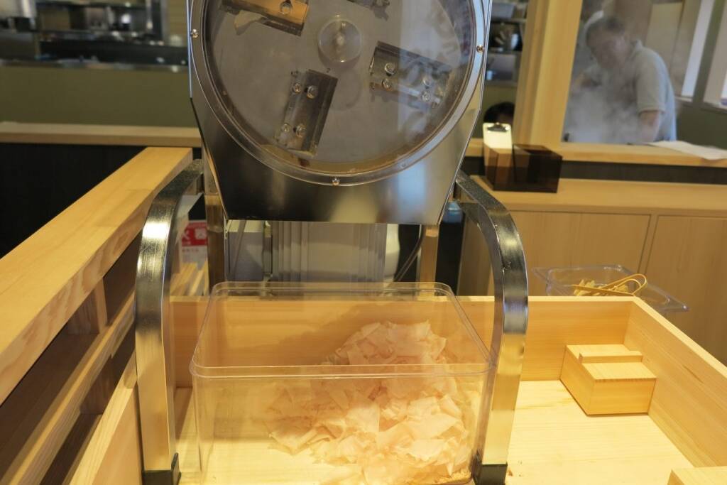 焼肉きんぐの物語コーポ、うどん市場参入　「4玉まで同価格」「フルサービス」「もっちり讃岐」でチェーン化狙う