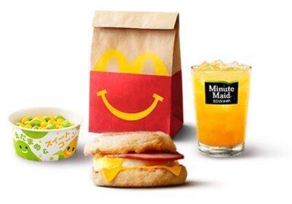 マクドナルド“さかなクン”とコラボ、ハッピーセットに絵本「さかなクンとうみのなかのがっこう」、映画「さかなのこ」主演“のん”と描いたイラストシール付き