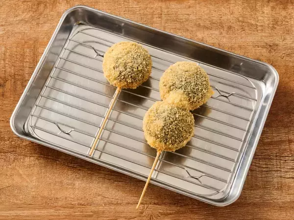 「串カツが値段そのままで「最大2倍」にデカくなる　豚もレンコンもチーズも…一品メニューまで（対象11品）　名前が「タナカ」さんは全員割引」の画像