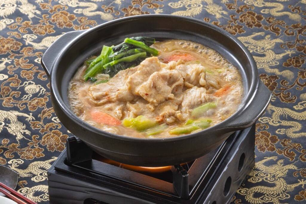 【バーミヤン】年末年始限定「麻辣鍋」は本ずわい蟹を使った海鮮･蒸し鶏･豚の全3種、卓上コンロで最後まで熱々のまま食べられる