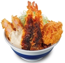 かつや「海老トリプル丼」新登場　海老カツ・海老フライ・海老クリームコロッケを盛り合わせ