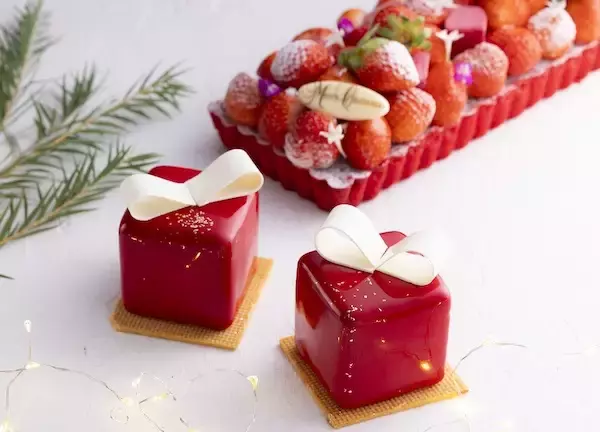 【大阪府大阪市】60周年を祝うヒルトン大阪で心躍るクリスマスを！限定スイーツや巨大ジオラマが登場