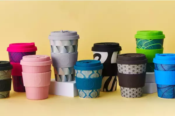アウトドアシーンに馴染むデザインも。「Ecoffee Cup」、より地球に優しくなって登場