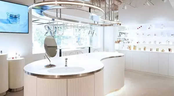 「AMPLEUR SKINCARE LOUNGE 銀座店」開店2周年！美容液サンプルプレゼントなど実施