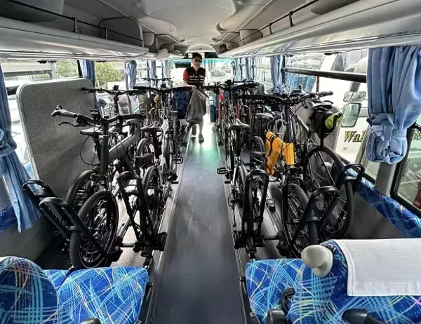 面倒な分解をせずに、自転車をそのまま積める観光バス・サイクルバス誕生！